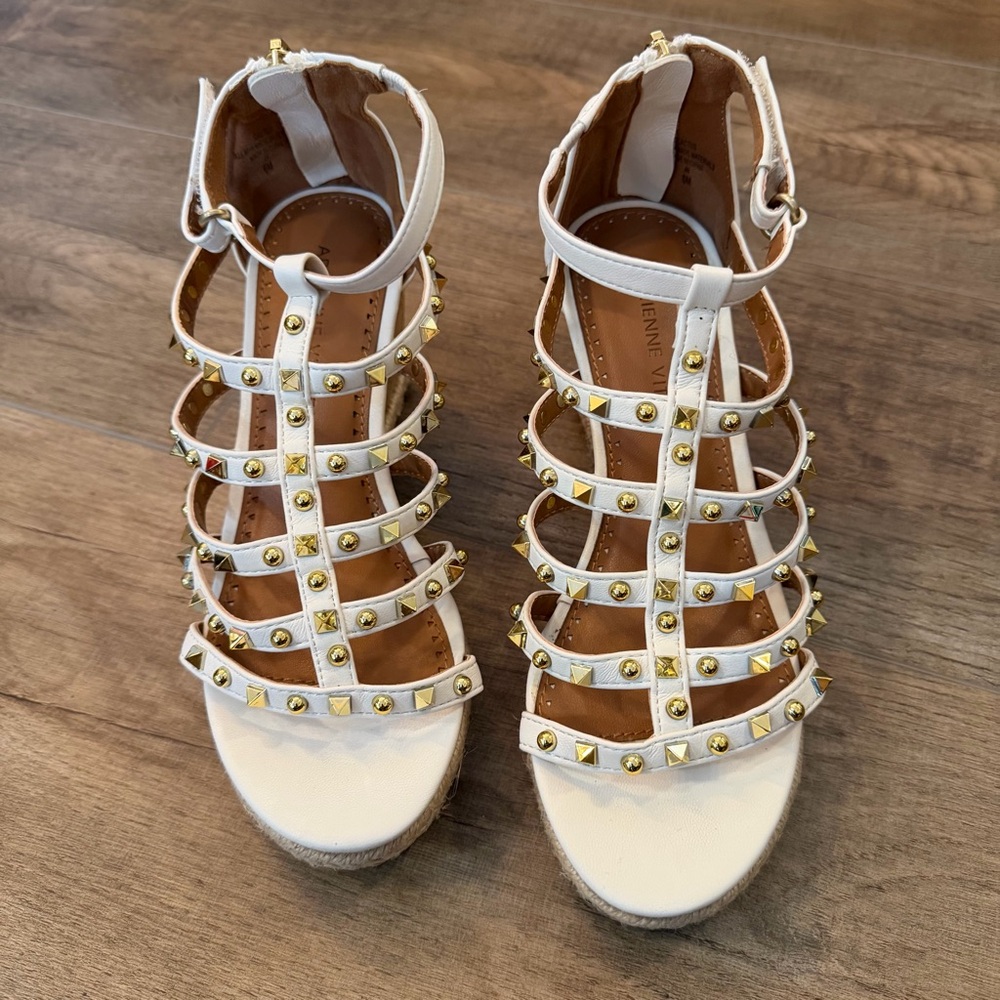 Adrienne Vittadini Womens Size 6 Cactus Wedges White Gold Studded Sandals Zipper